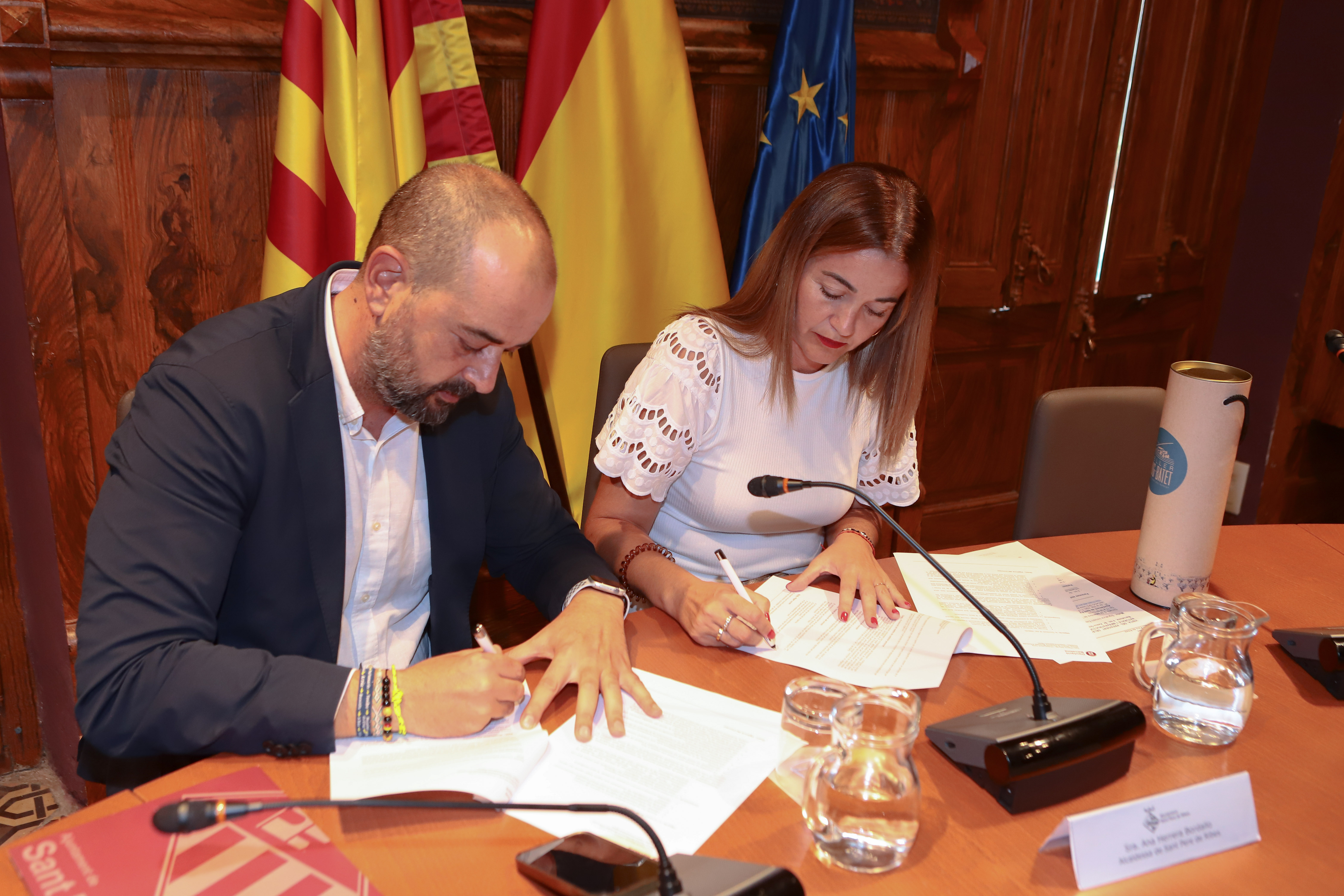 El diputat Xesco Gomar i l'alcaldessa Ana Herrera. AJUNTAMENT DE SANT PERE DE RIBES