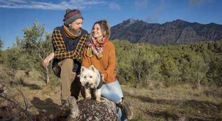 Tatiana Segura y Sergi Ruiz, arrendatarios del banco de tierras. HUW JAMES | INSTITUTO FORESTAL EUROPEO